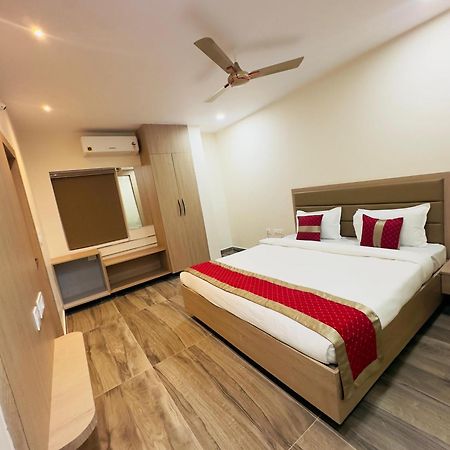 Hotel Raga Karimnagar Eksteriør billede