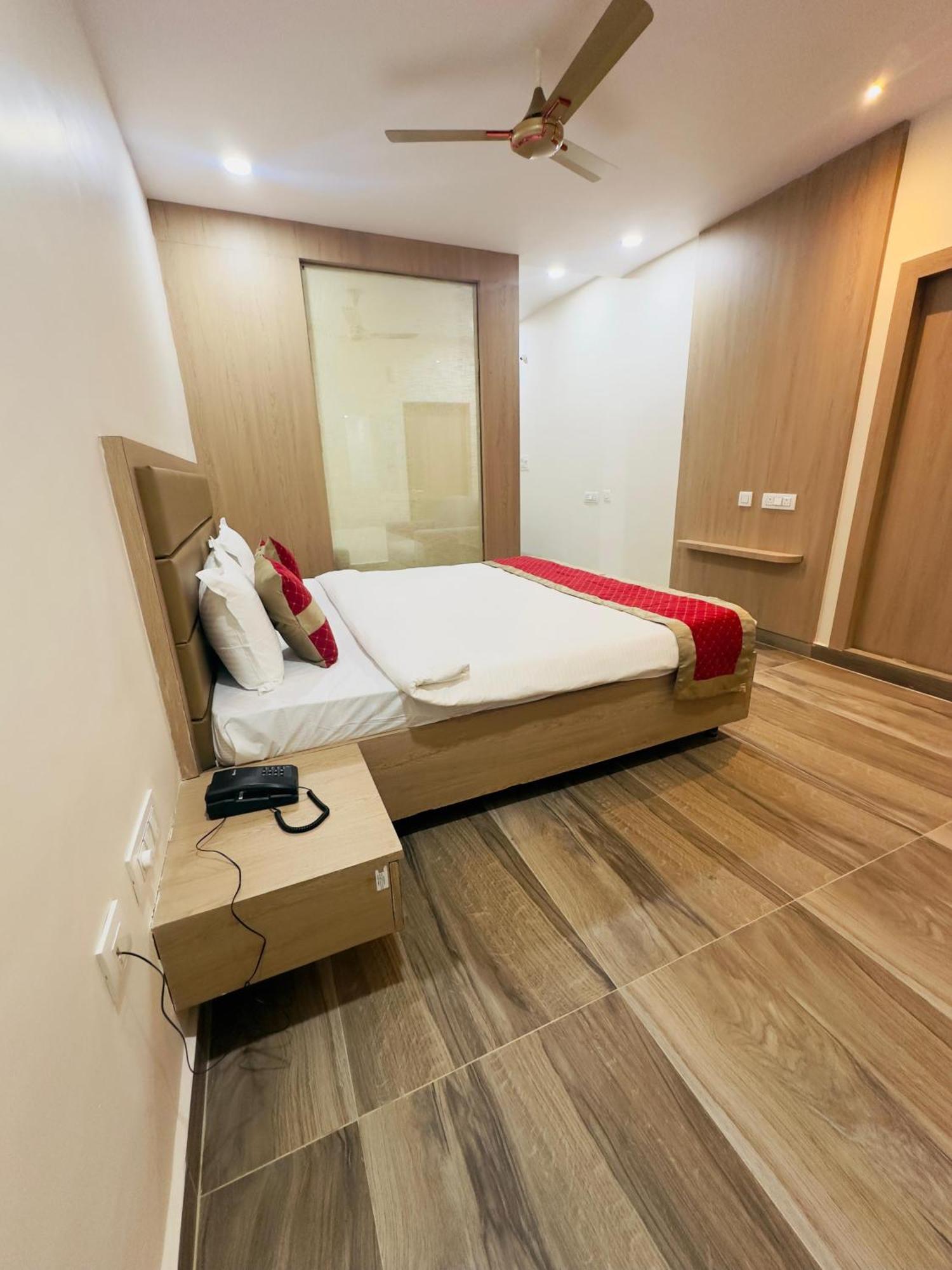 Hotel Raga Karimnagar Eksteriør billede